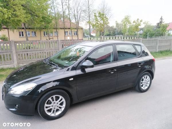 Kia Ceed Cee'd 2.0 crdi Comfort + - 7