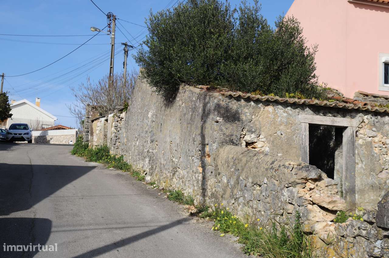 Oportunidade Única -Ruína Urbana em Morelena com Potencial Incrível-14