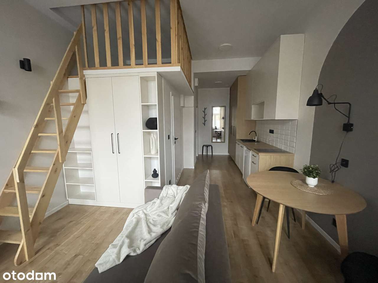 Kompaktowa kawalerka z antresolą Miejsce  postojowe-8