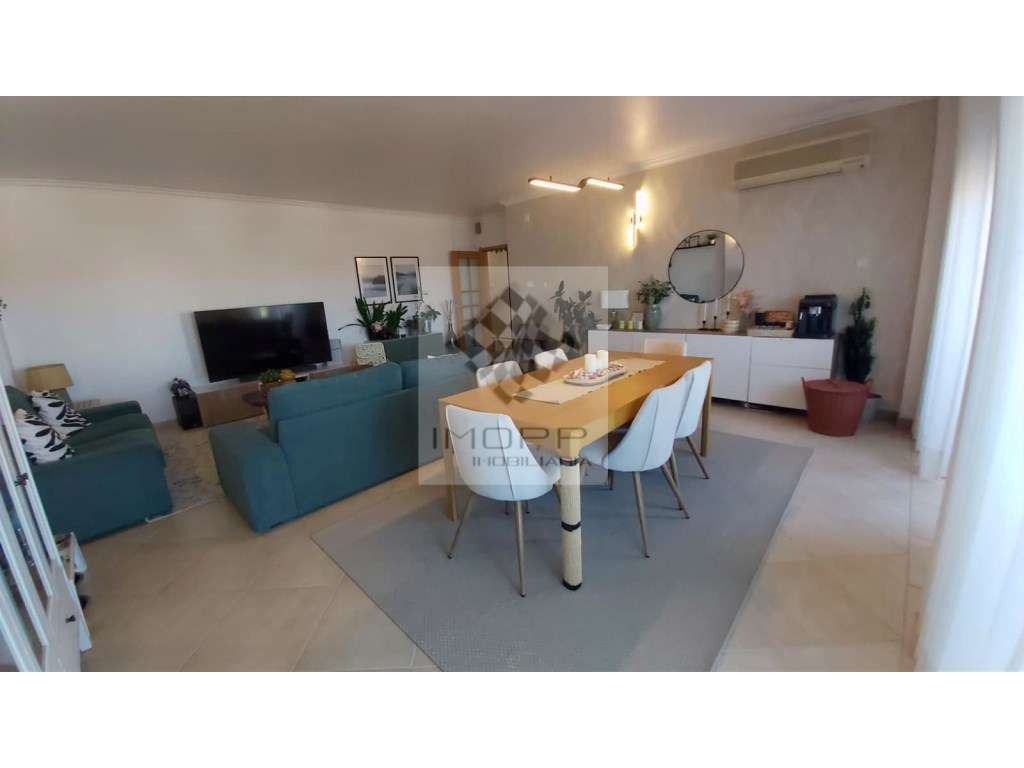 Fabuloso T4 na Radial em Odivelas com estacionamento!-33