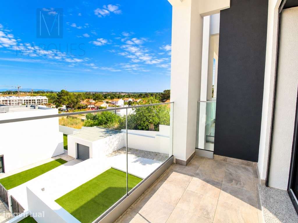 Moradia V4 com Garagem, Logradouro e Jardim em Vale de Milhaços - C...-21