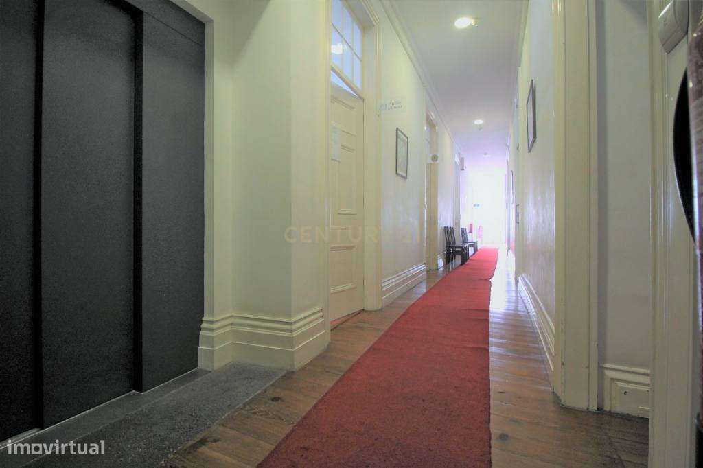 Edifício a gerar Rendimento Comercial com Potencial Habitacional - Grande imagem: 3/11