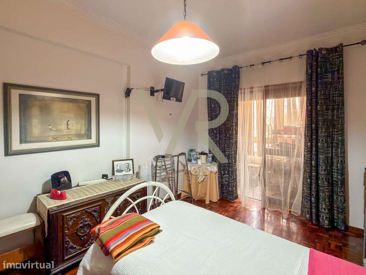 Oportunidade em Massamá: T3 Luminoso a 3 Minutos da Estação-14