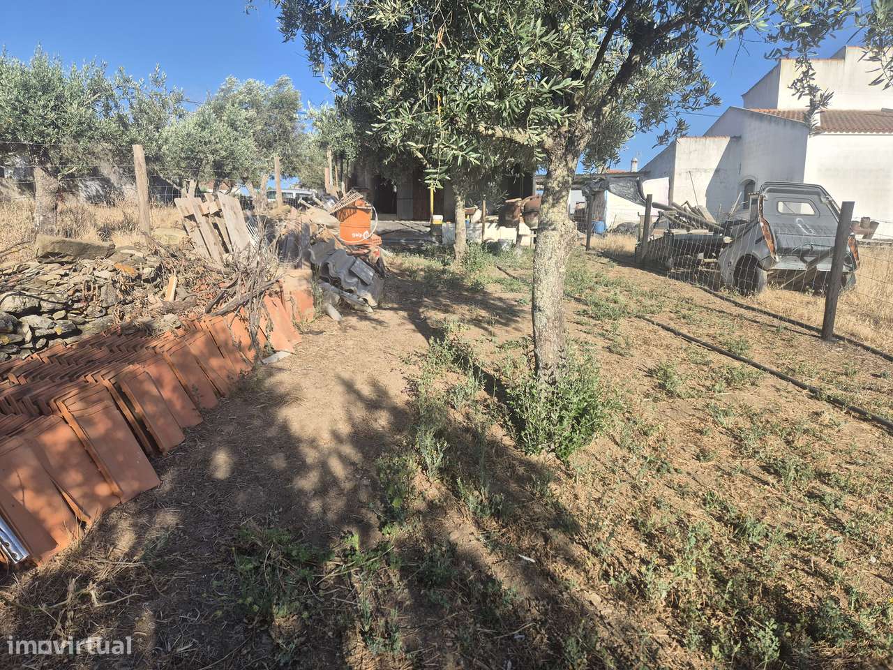 Moradia terrea com terreno todo vedado na Aldeia dos Fernandes-14