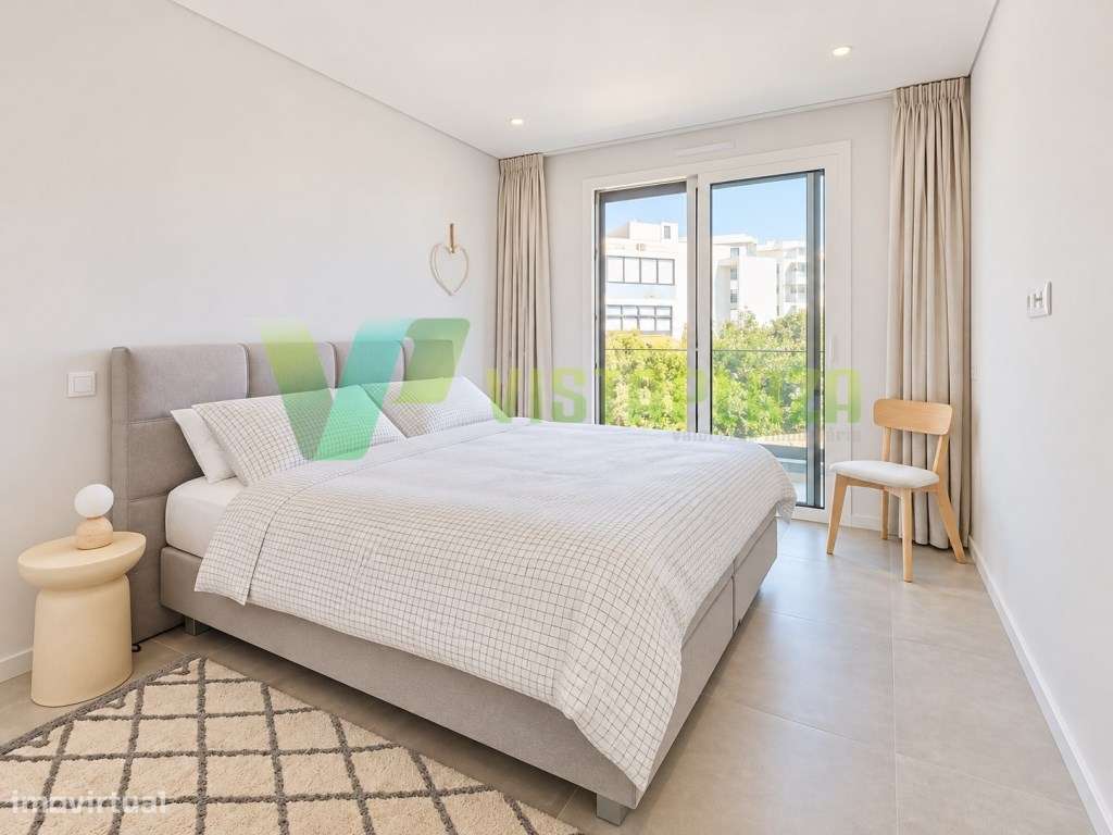 Apartamento T2 com Terraço Privativo, Piscina e Garagem Box em Alvo...-15
