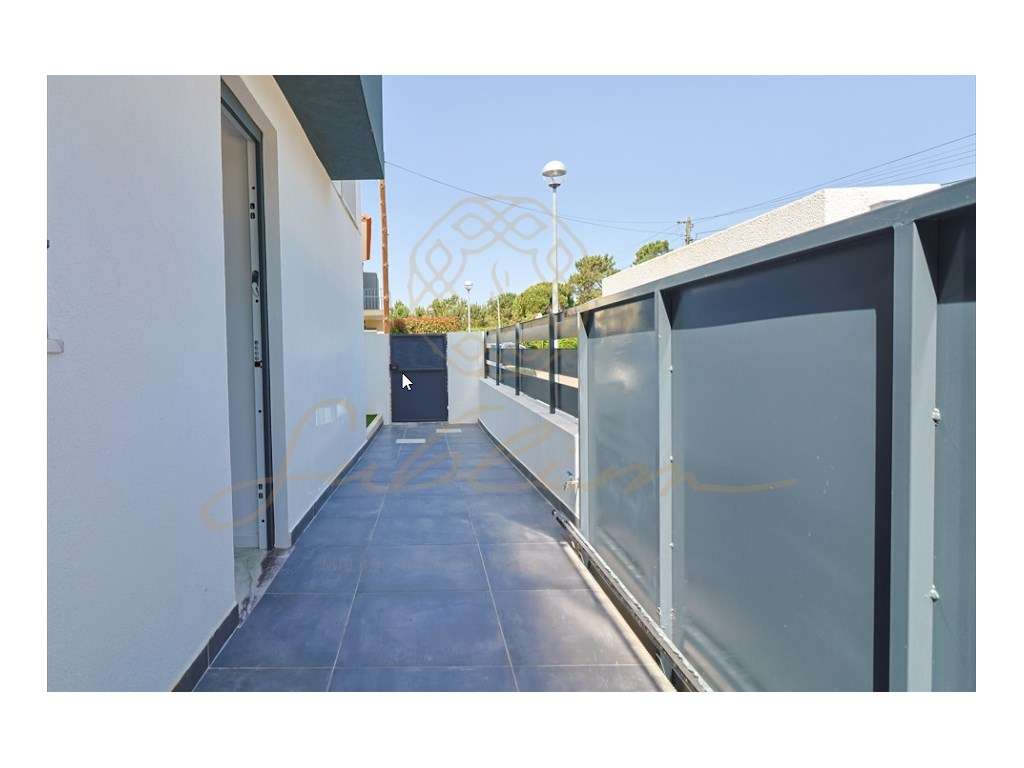 Moradia Nova com 4 Assoalhadas, Garagem Box e Piscina!-7