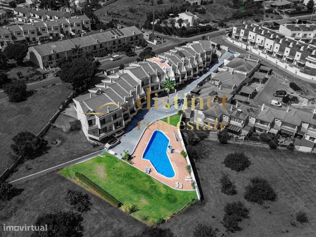 Moradia T2+1 Geminada com Garagem, Piscina, Terraço e BBQ - Grande imagem: 4/41