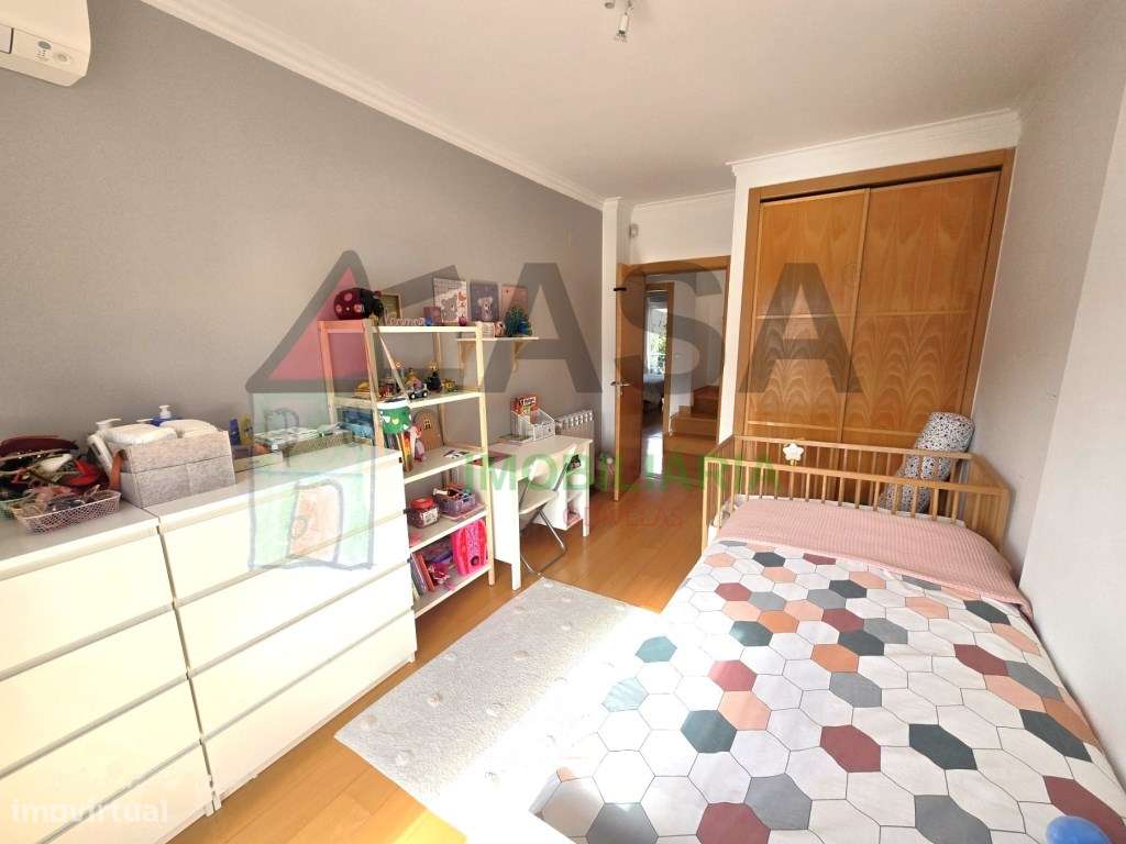 Moradia T4 com Terraço e Vista Desafogada em Loures-20