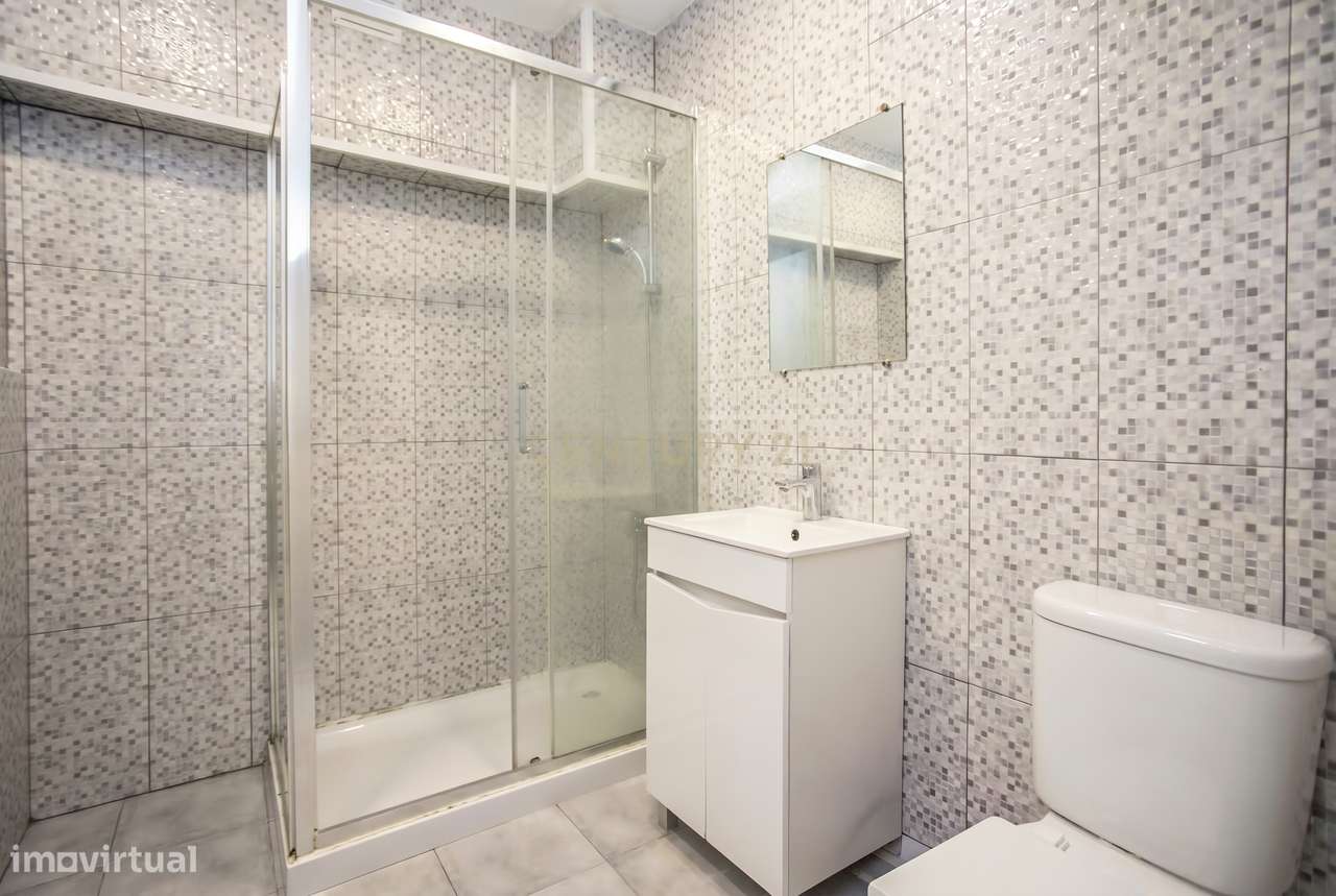 Espaço Comercial com Potencial para Habitação-7