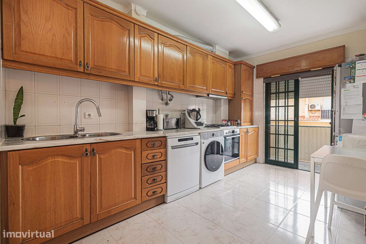 Apartamento num Primeiro Andar na Quinta do Conde-7