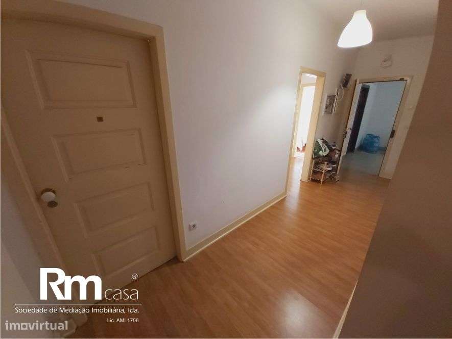 excelente prédio na Av. Emidio Navarro, junto ao Parque da Cidade-47