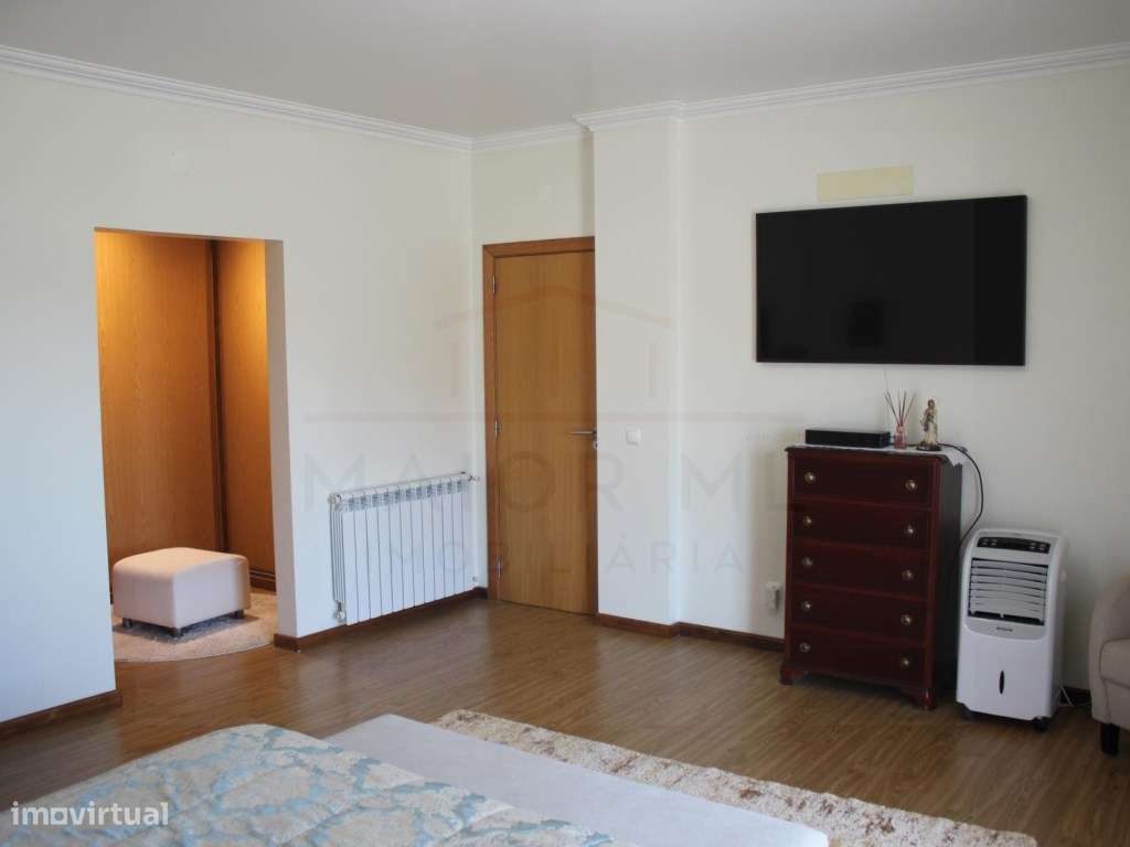 Moradia T5 com grandes áreas em zona muito tranquila de Rio Maior-50