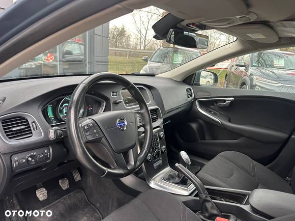 Volvo V40 D2 Momentum - 23