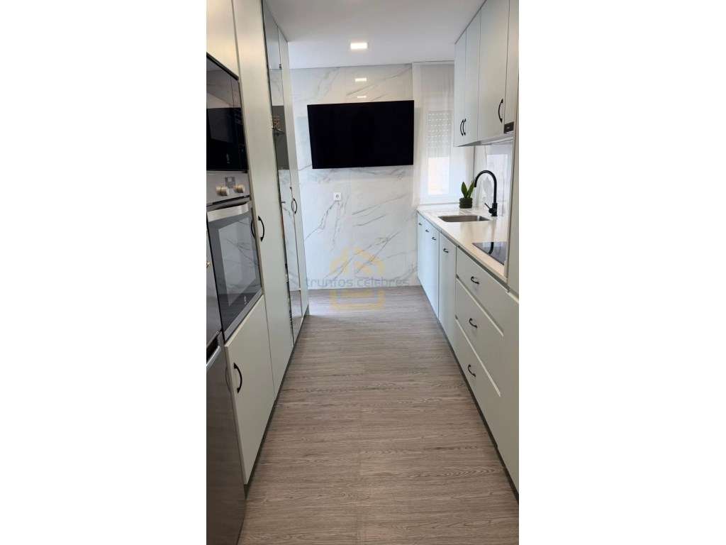 Apartamento T2 Totalmente Renovado com lugar de garagem a 100mt da ...-16