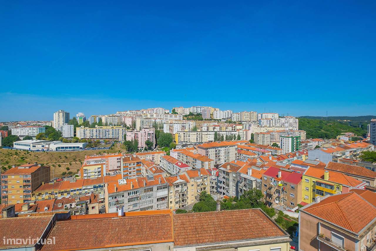 T2 Totalmente Remodelado em Excelente Localização – Perto da Estação d-20