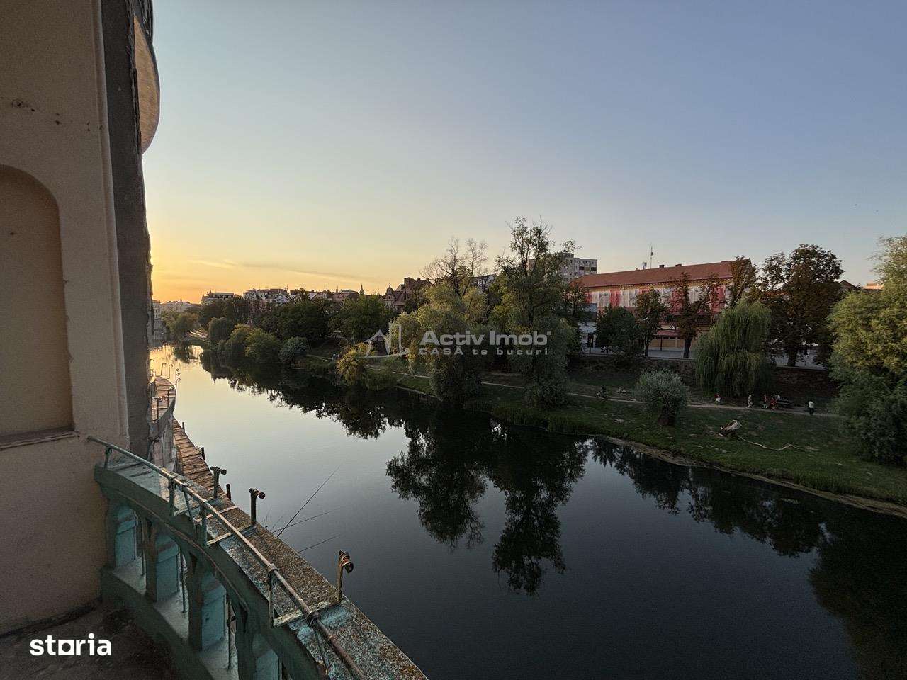 Apartament 129 mp cu vedere spre Crisul Repede si demisol independent-13