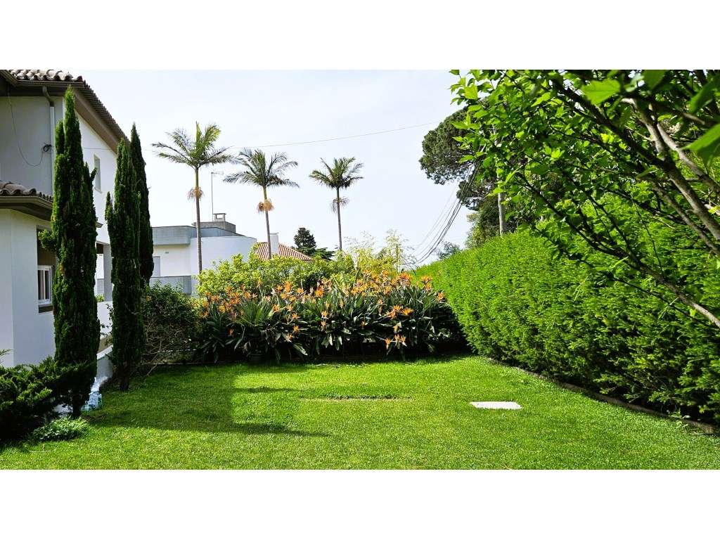 MORADIA DE LUXO NO CENTRO DO ESTORIL-13