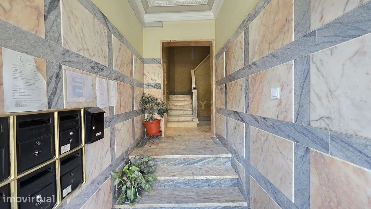 T2 Totalmente Remodelado com Terraço em Algueirão-Mem Martins-18