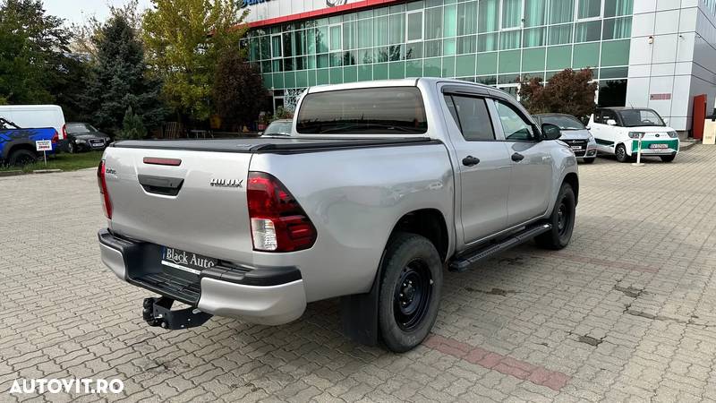 Toyota Hilux 4x4 Double Cab M/T Comfort - 3