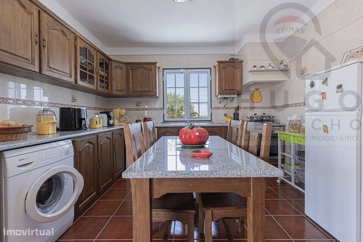 Quinta com 1,425 ha em Redondo-36