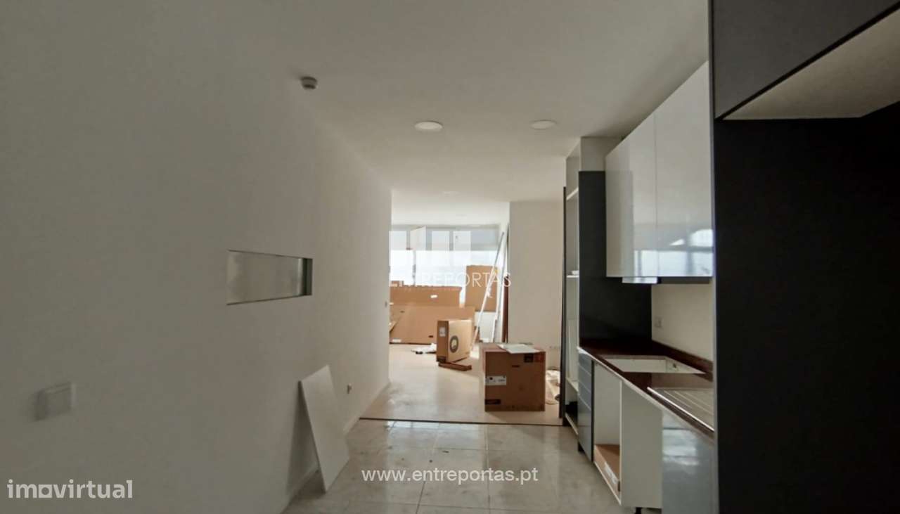 Apartamento T2+1, remodelado, próximo do metro, na Póvoa de Varzim - Grande imagem: 2/11