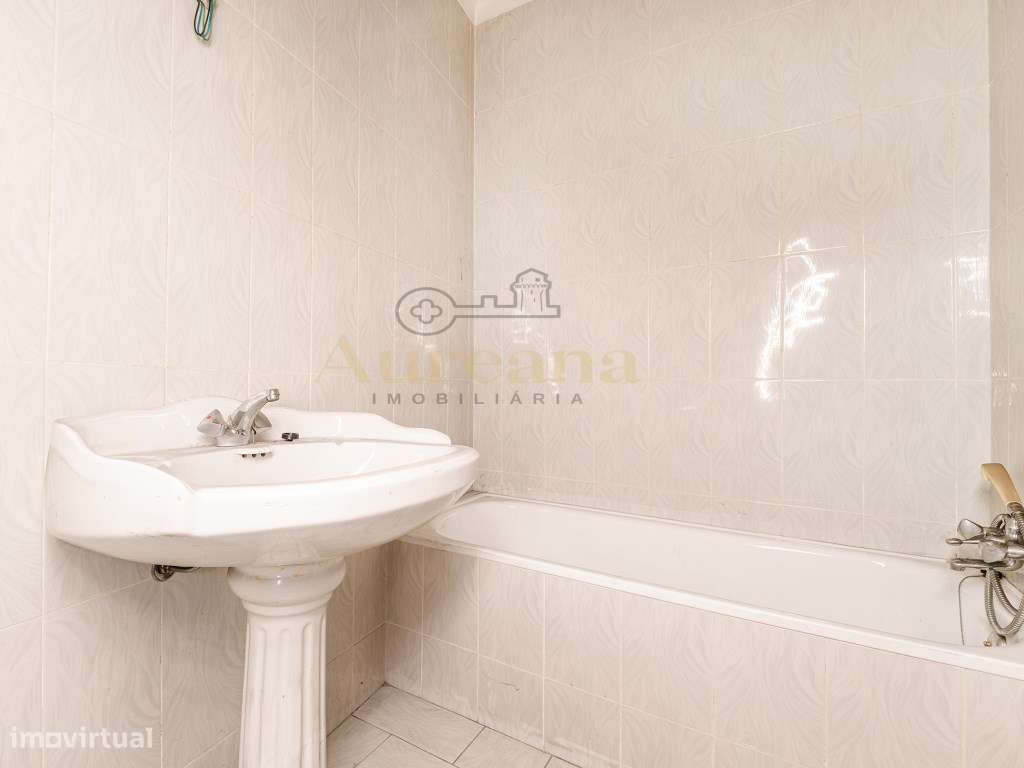 Oportunidade: T3 no Centro de Ourém em Prédio com Elevador-19