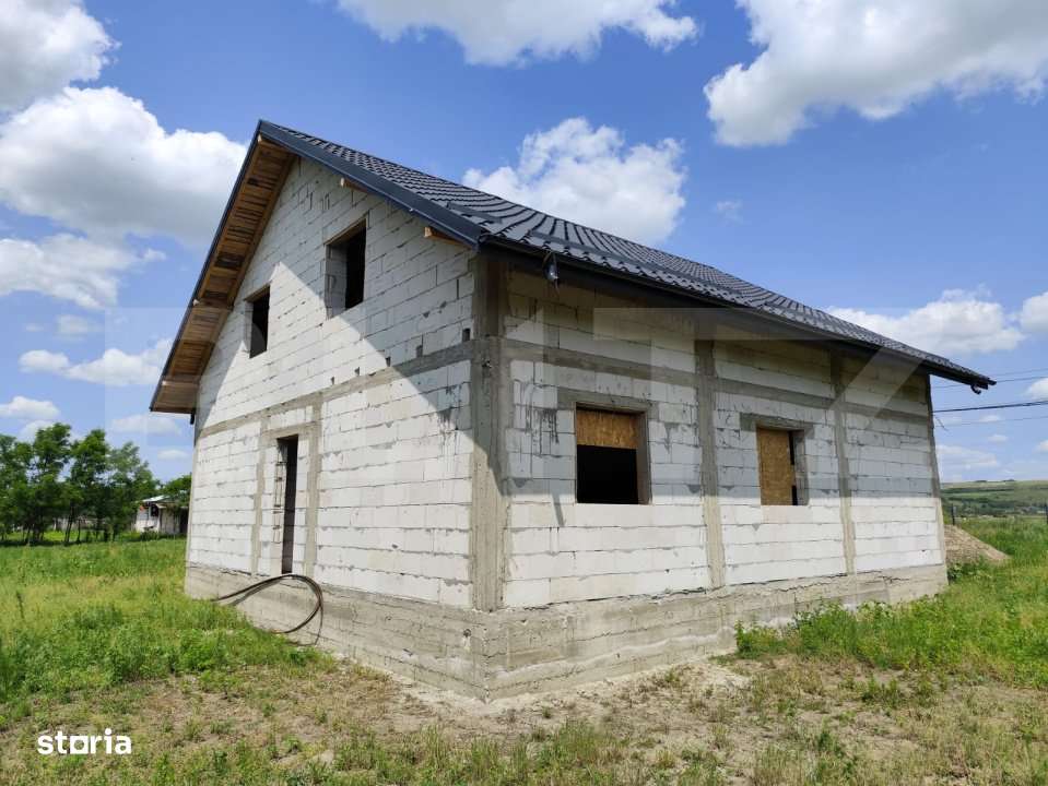 Casa spatioasa la rosu, 2024, 2800 mp teren, zona Andrieseni - Imagine principală: 4/9