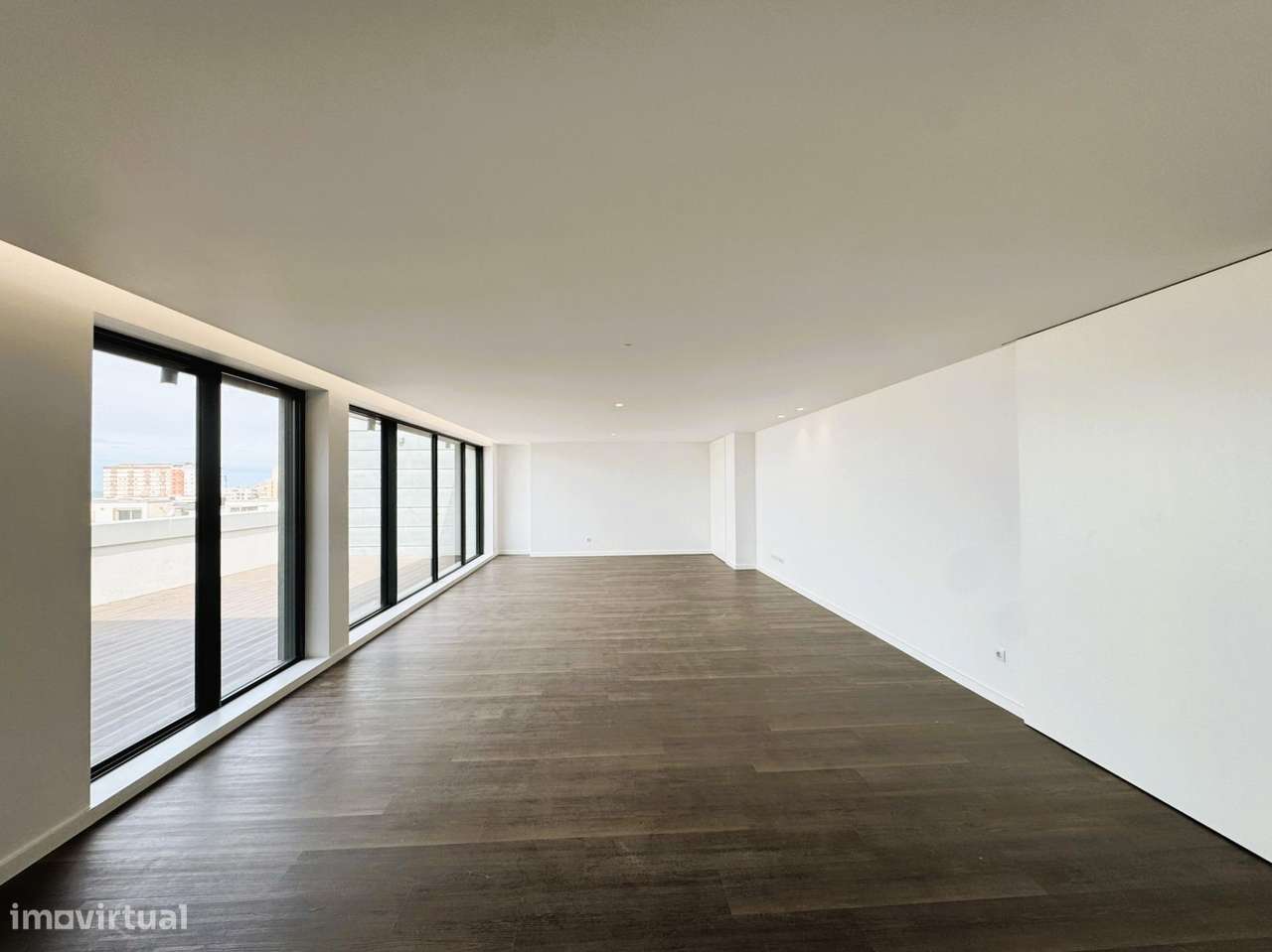 Apartamento T4 Novo (com Terraço e Centro Cidade)-5