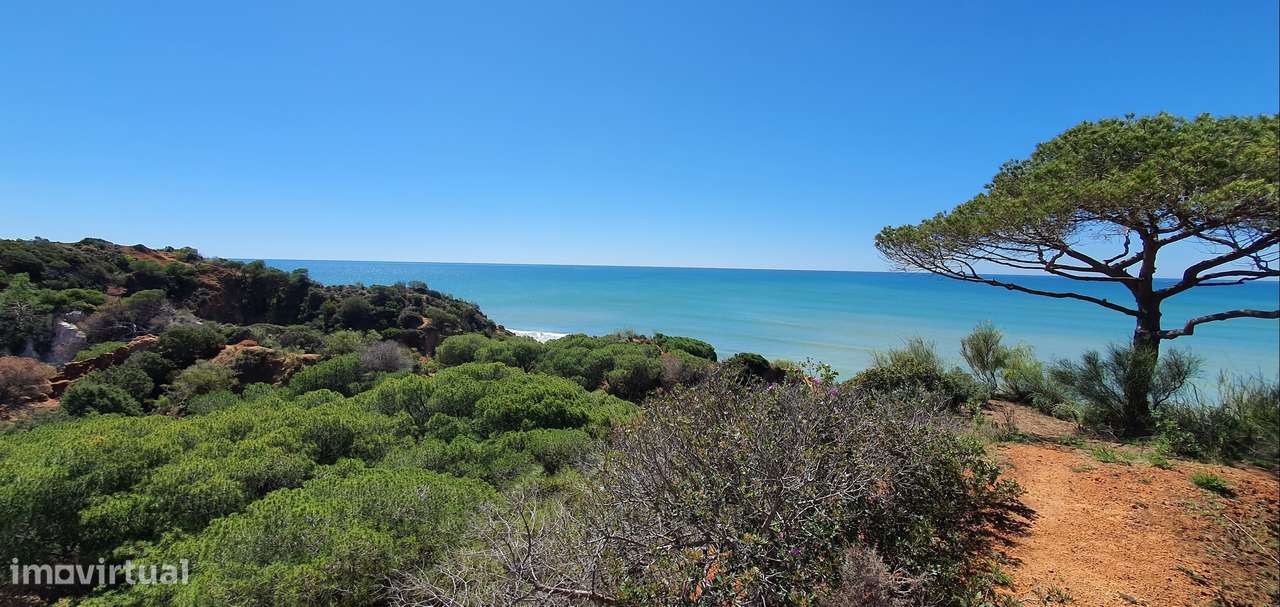 Moradia em primeira linha de mar com acesso direto á praia-15