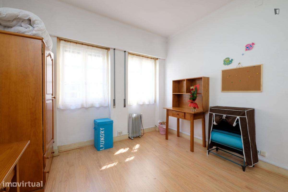 Quarto - localizado em Baixa Coimbra - Grande imagem: 4/6