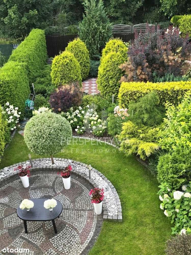 Niezwykle Zadbany Szereg Z Uroczym Ogrodem-1