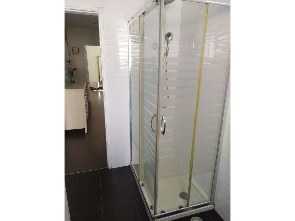 T2 remodelado e semiequipado na Amadora-17