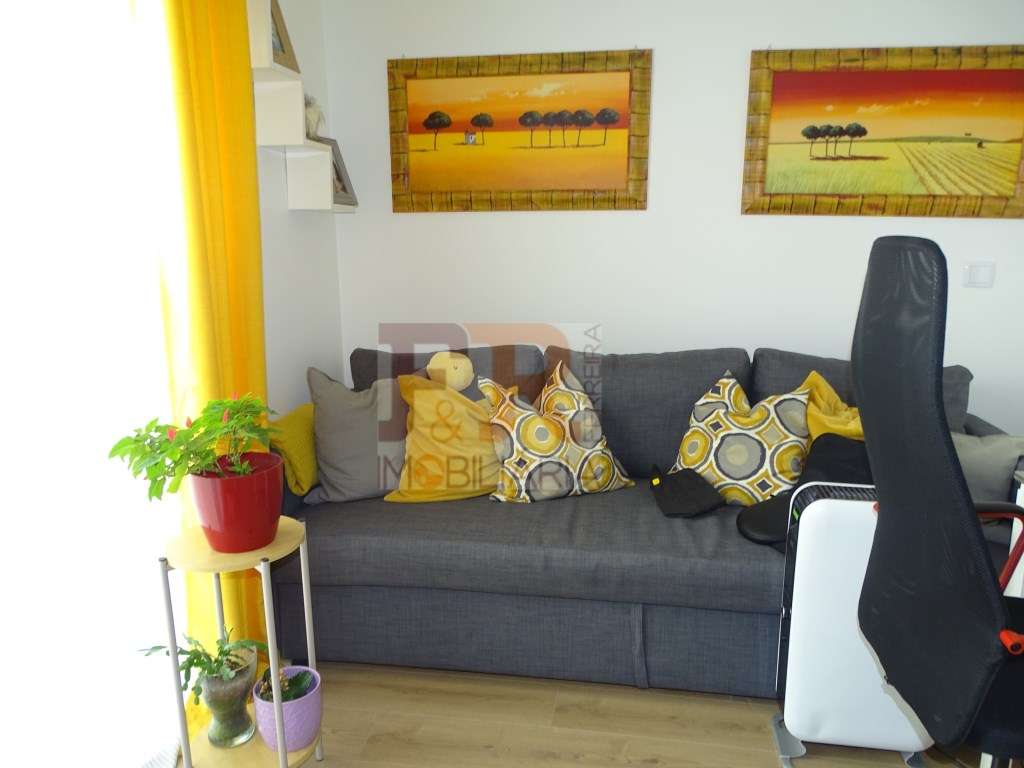 Semi-Nova Geminada Duplex T3 com Piscina Fernão Ferro-17