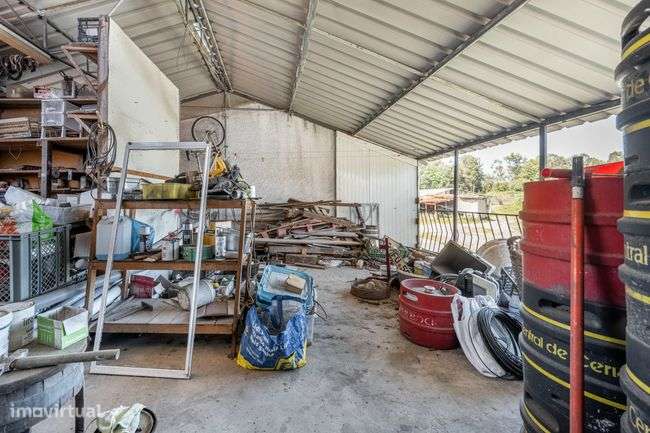 Moradia T3 , com comercio no Res do Chão, em Fafe-29