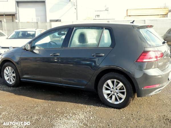 Volkswagen Golf 1.6 TDI Comfortline - 5