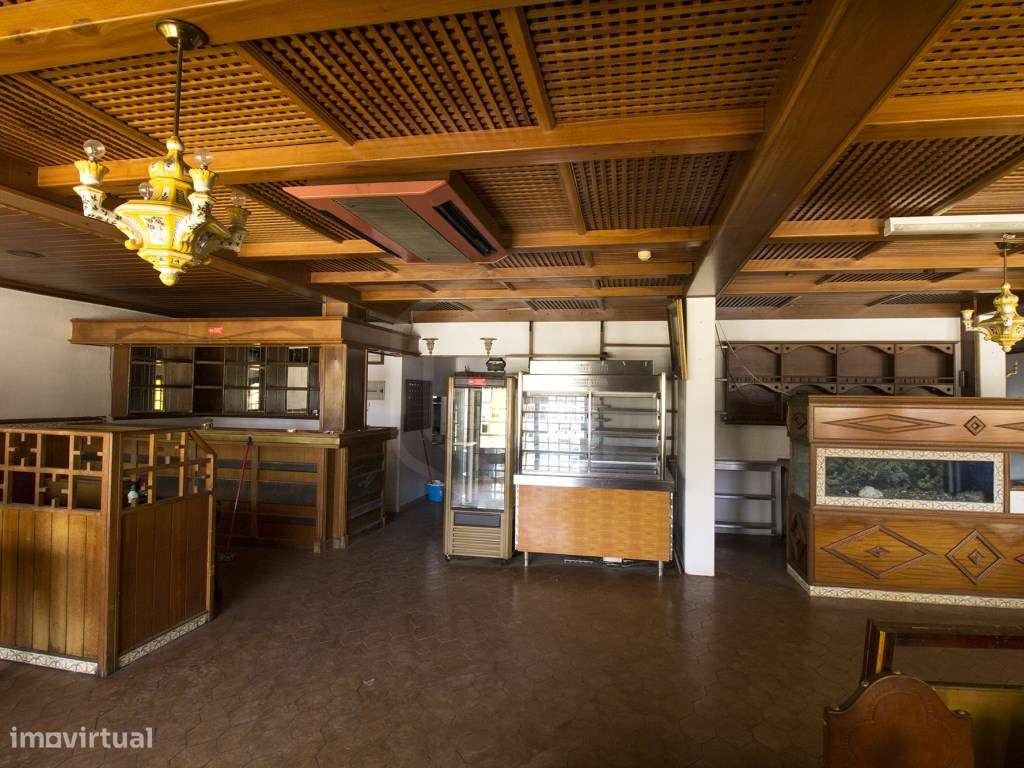 Espaço comercial amplo com cave em Albufeira, Algarve - Grande imagem: 4/22