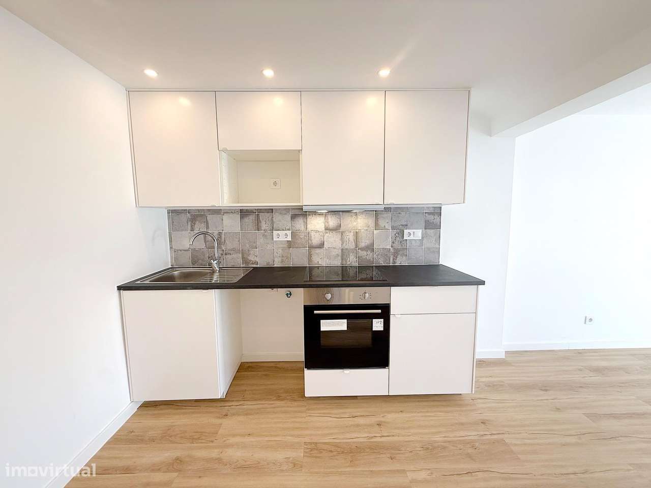 T2 remodelado c/ varanda e vista rio!-3