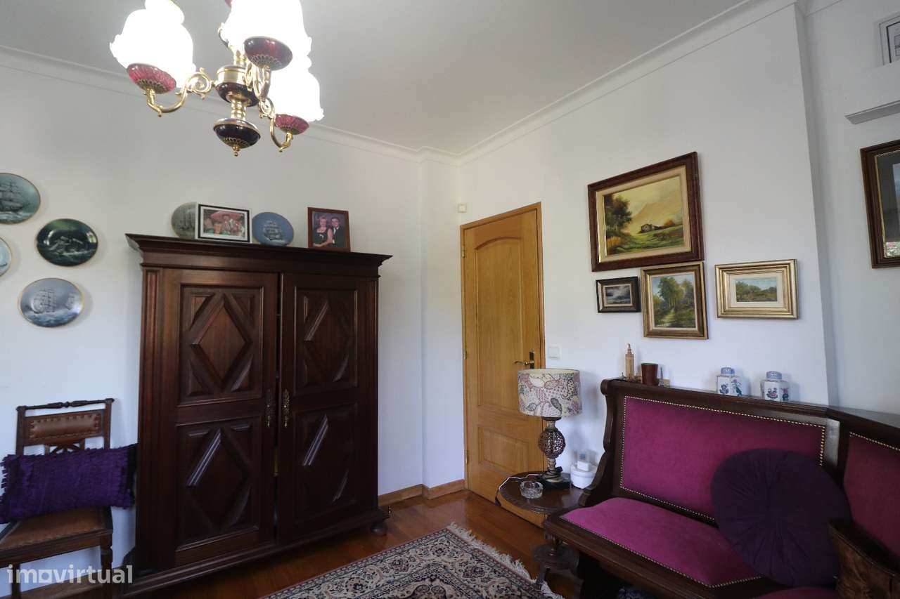 Moradia T4 com Piscina, Cave Ampla-30