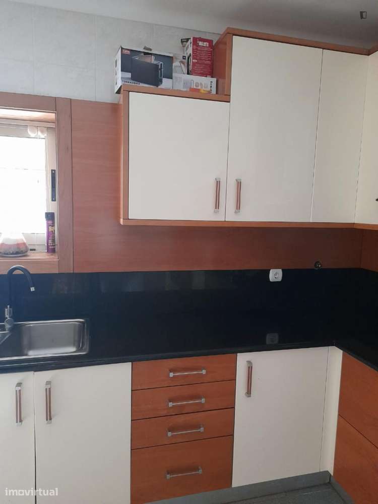 Quarto - localizado em Santa maria da feira - Grande imagem: 4/29