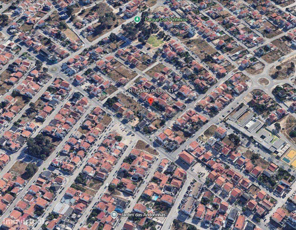 Moradia T4 com piscina-10