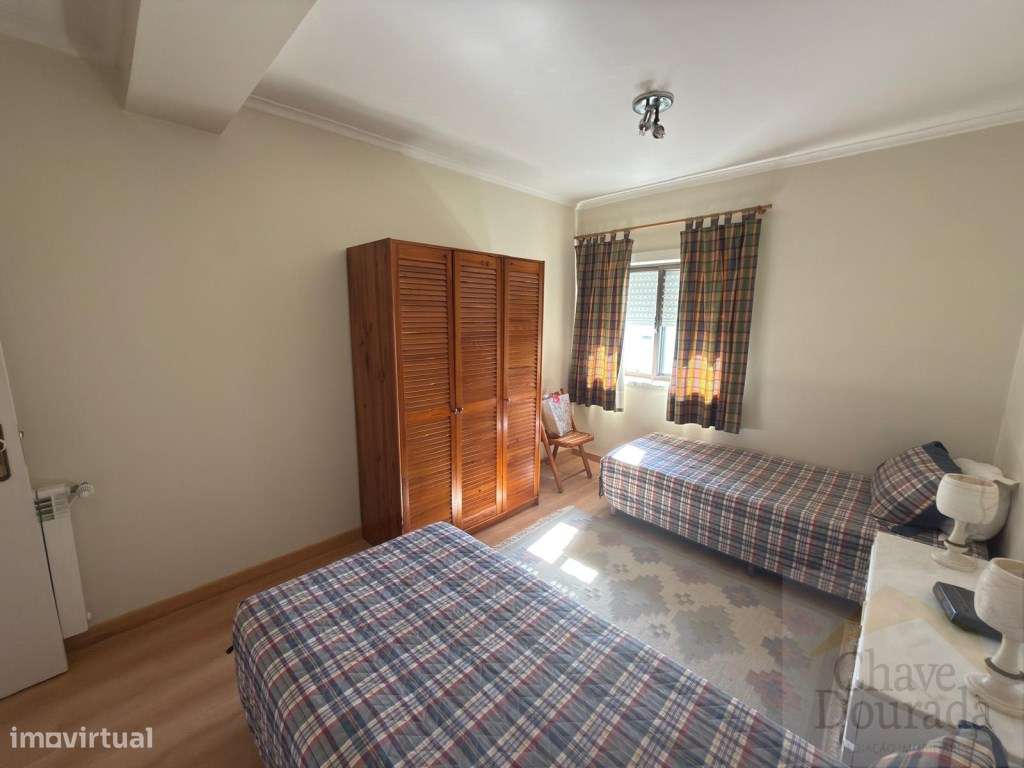 Apartamento T3+3 com garagem e sótão - São Martinho do Bispo-12