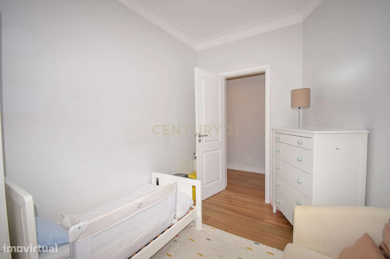 T3 Renovado | Luminosidade Natural | Localização Premium na Alameda /-11