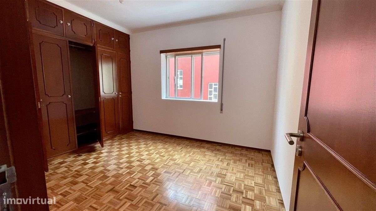 Andar de Moradia T3-Centro-Póvoa de Varzim-Garagem (30 m2)-Sotão-7