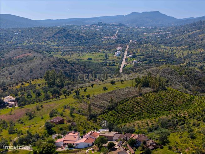 Moradia Tradicional Algarvia com Anexo e Terreno Amplo em Casa Branca,-39