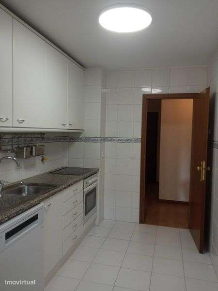 T2 ao hospital Pedro Hispano com lugar de garagem e arrumos! - Grande imagem: 5/12