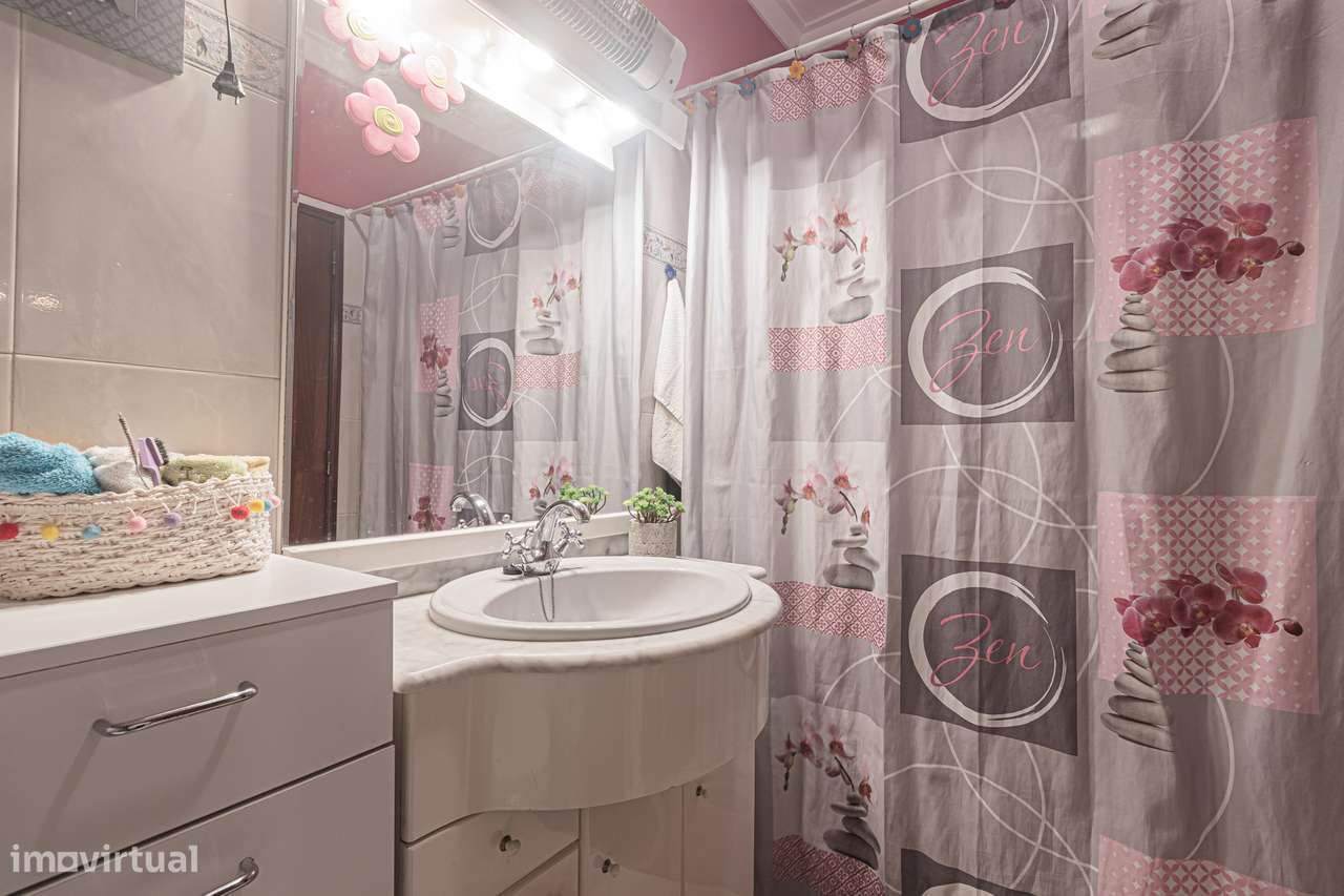 Apartamento T2 com elevador e varanda vista serra Sintra, em Rio Mouro-25
