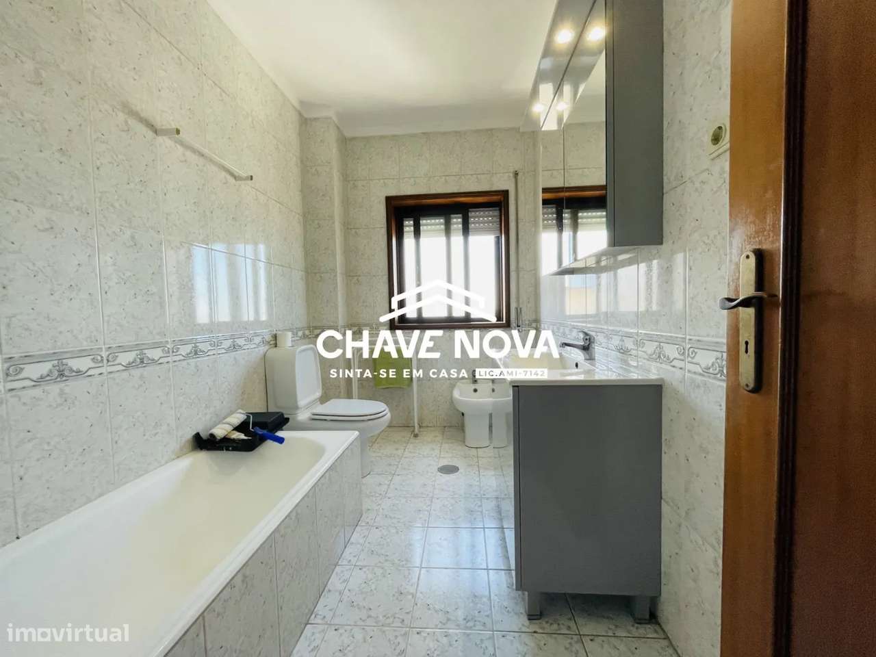Apartamento T3 com Terraço junto à EN1 em Santa Maria da Feira-15