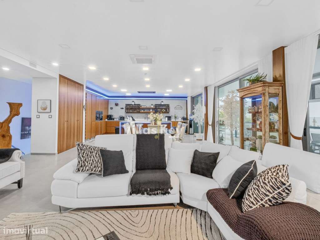 Moradia de Luxo Contemporânea com Vista Mar e Piscina em Lagos,Alga... - Grande imagem: 4/52