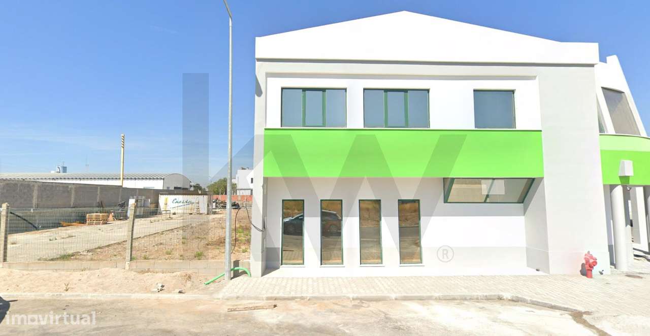 Armazém 767m2 com terreno 1854m2-43