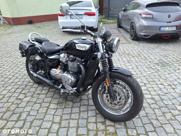 Triumph Bonneville - 1